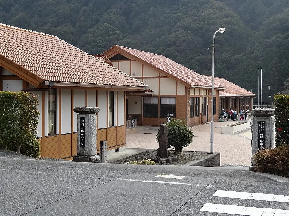 篠山小中学校
